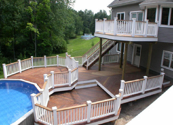 mulit level ipe deck with white vinyl rails and king posts